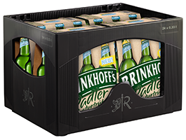 Ein grüner Getränkekasten ist gefüllt mit gelb deckelten Flaschen.