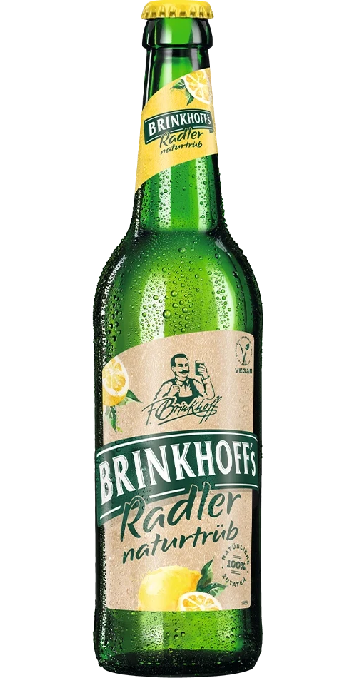 Eine trübe grüne Flasche mit kondensierendem Wasser und gelbem Etikett steht.